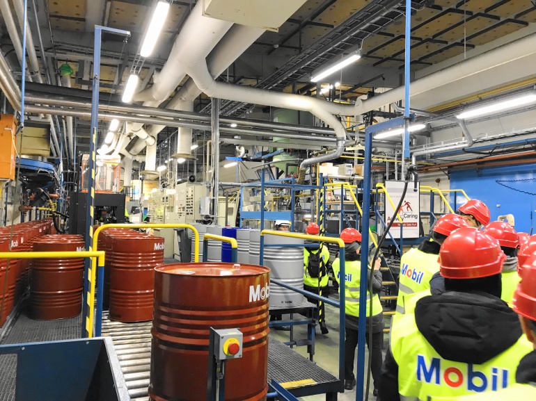 Представитель компании "НИКО Трейдинг" посетил завод ExxonMobil в Швеции